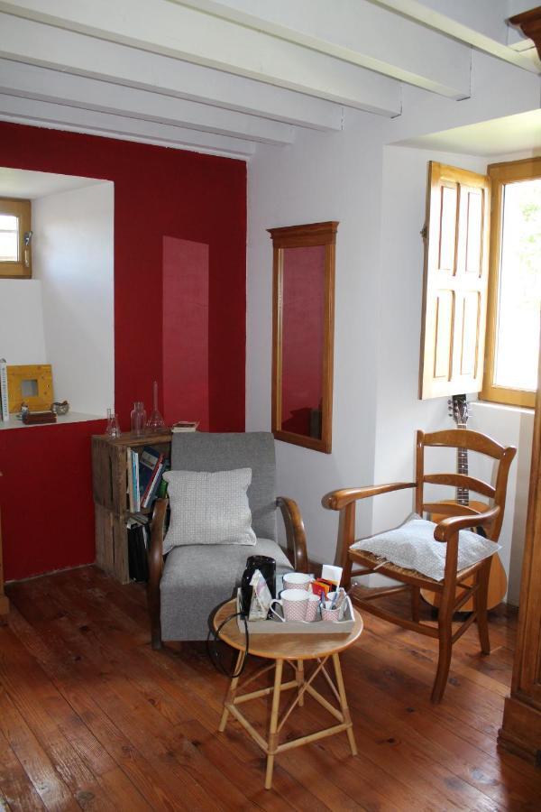 former Sunan airport Manoir De La Ventiniere Bed & Breakfast エクステリア 写真