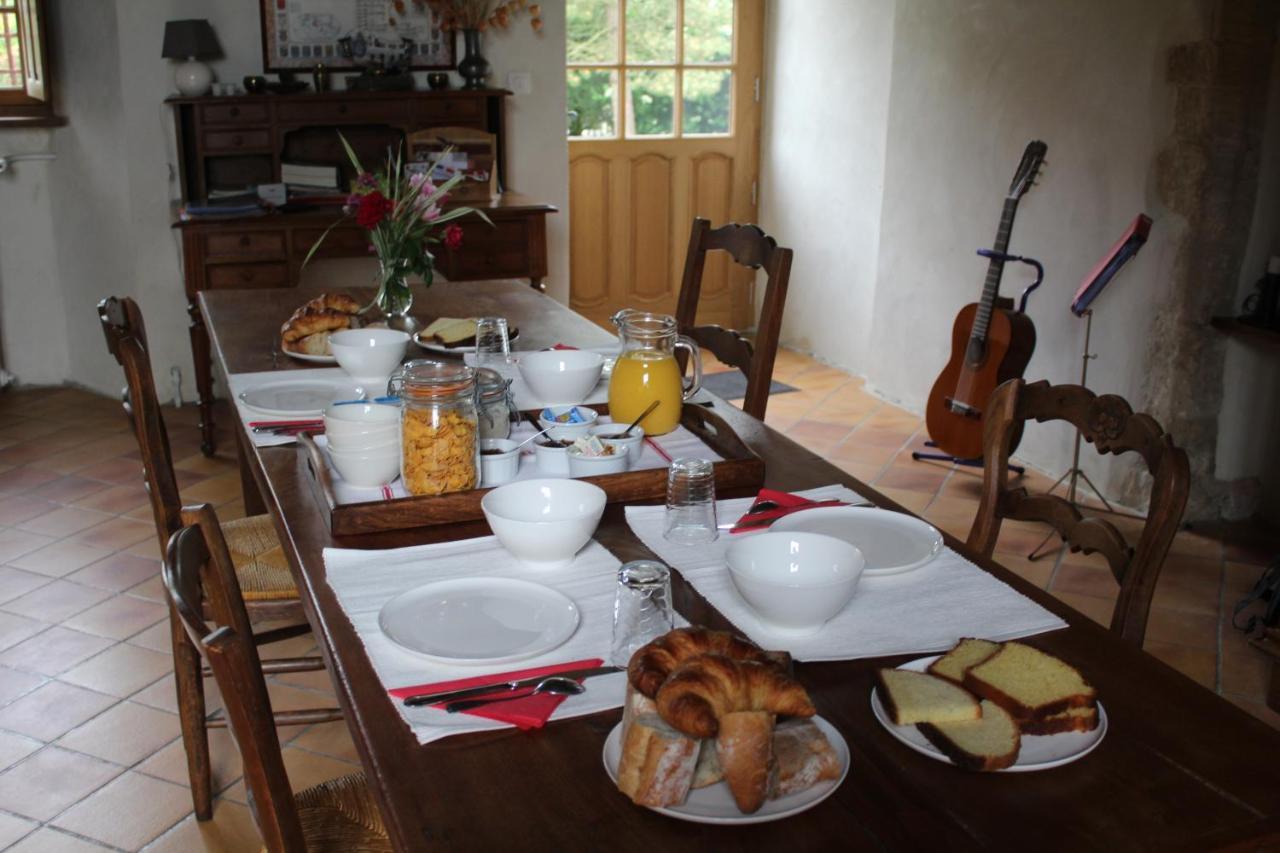 former Sunan airport Manoir De La Ventiniere Bed & Breakfast エクステリア 写真